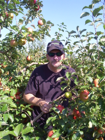 Apple Pickin at Garwood Orchards