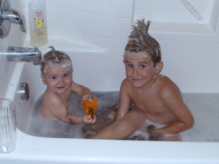 Kids in tub summer '08