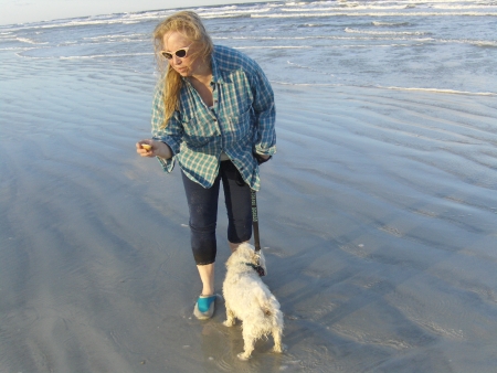 HPIM3001mary beach dog plaid