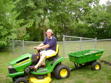 Daddy with his new tractor - Bellevue '07
