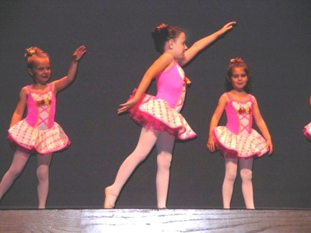 Dance preformance, SO cute!