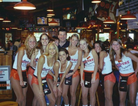 hooters richmond, va