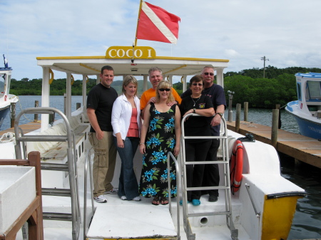 Eugene divers in Roatan.