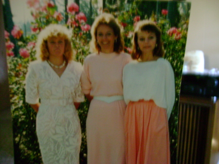 mother and daughters in the 80's