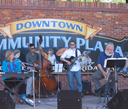 MoonDancer Plays the Plaza