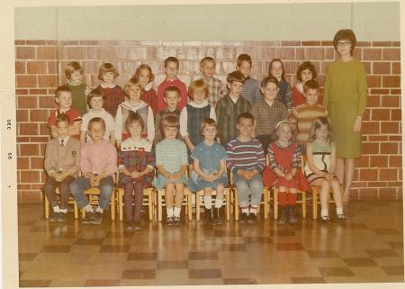 Jonelle Campbell&#39;s first grade class 1966-1967