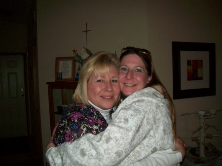 Linda & baby sis-Laurie