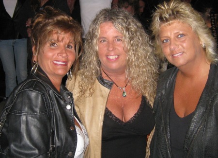 DEE ,myself and LISA  AT LYNCHFEST 2009
