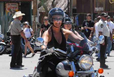 jeanie on her bike in oatman 09