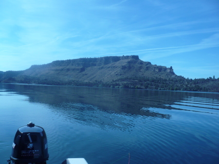 canyon at lake billy chinook