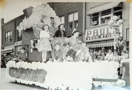 NWMSC Homecoming with first graders on float