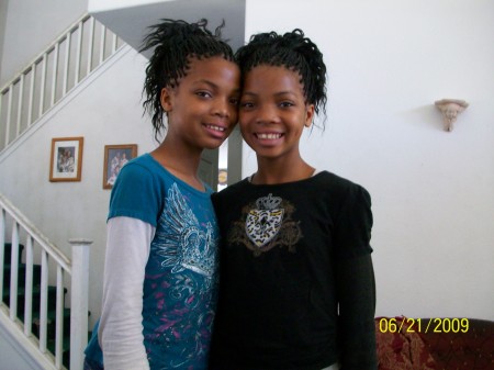 MY TWIN GIRLS 12 YEARS OLD