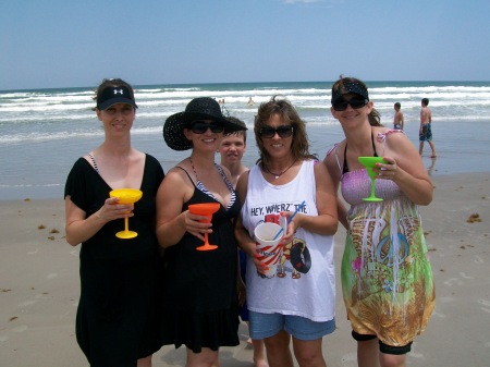 Lisa ( sister ), Jennifer (daughter),and Mel