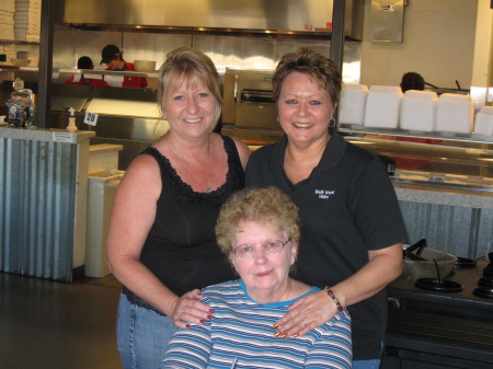 Kristy, Me and Mom - August 2009