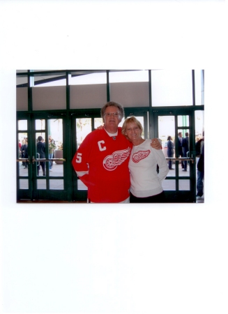 Roy and Jackie root for the Red Wings