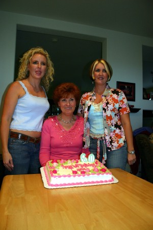 Lynn with daughters Kimberly, & Pamela