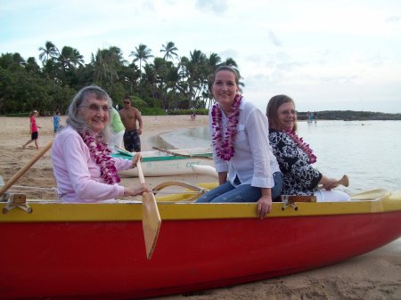 hawiian holiday with mother and daughter