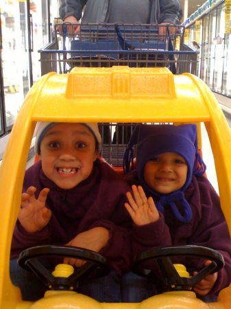 grandgirls shopping w/ grandparents