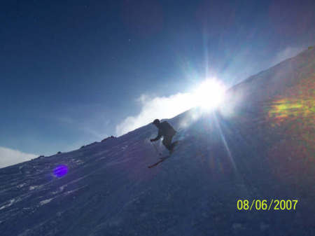 Tele skiing in Valle Nevado, Chile