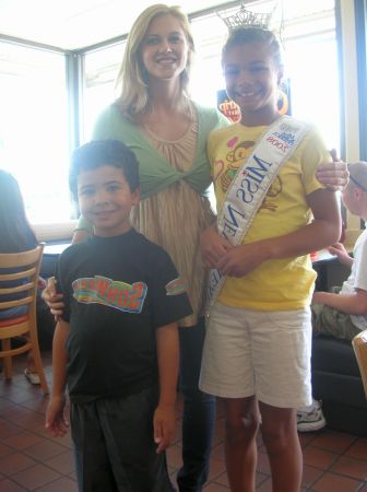 Brittany and Jonah meeting Miss Mexico 2008