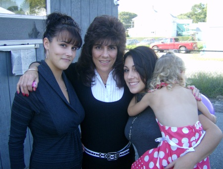 Me and my Favorite Girls !        2009