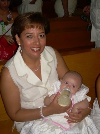 la abue con su reina bautizo agosto 8 2009