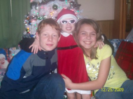 Stanton, Rayna, Taylor - Christmas 09