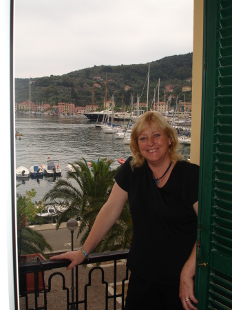 Jayne on the coast in Italy