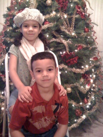 grandkids under tree 2009