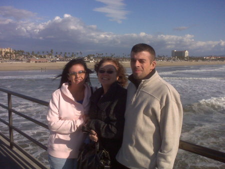 Michele, Debbie, Kyle, Hunington Beach 2009