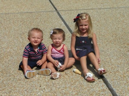 Lila, Hudson, and Meredith on the 4th