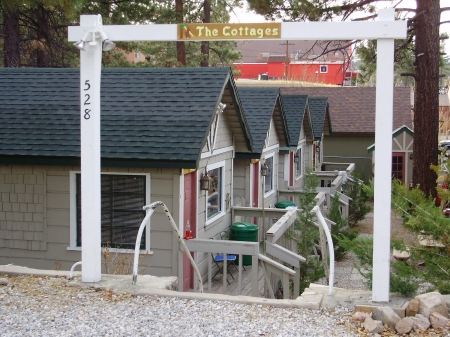 THE COTTAGES IN BIG BEAR