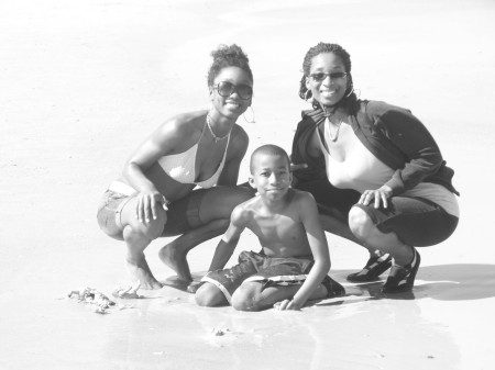 FAMILY AT THE BEACH
