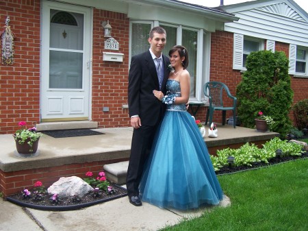 Anessa and Aaron her Senior Prom