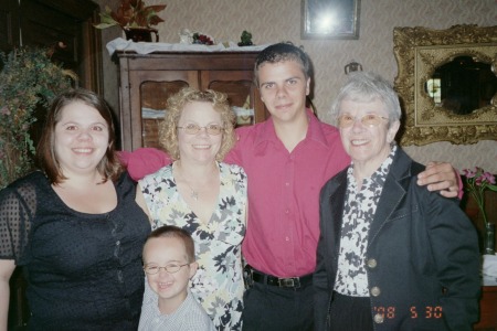 Alisha, Dustin, me, Frankie & Mom