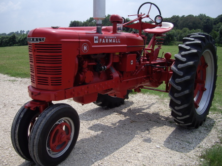 Tractor named: Leon - Red, Old & Moves Slow