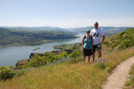 J&T hiking in Columbia Gorge