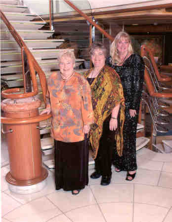 Gwenn and daughters - Nov.2005