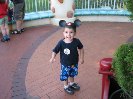 Sage, 3, first trip to Disneyland