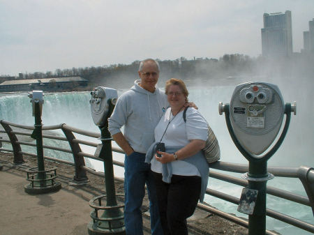 harry & kathy at niagra falls