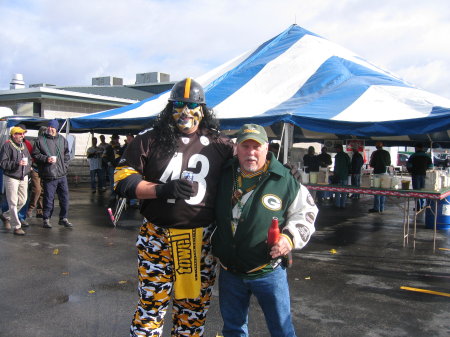 Packer fan with steeler fan