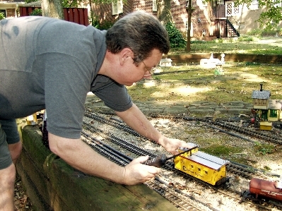 davelesterworkingwithyellowcar