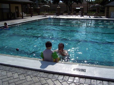 Nicky & Daddy at the Pool