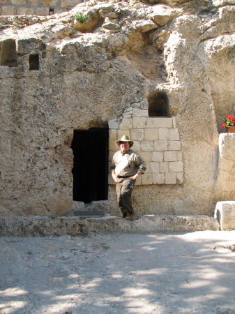 Larry at the Tomb