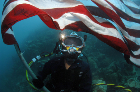 US NAVY SALVAGE DIVERS