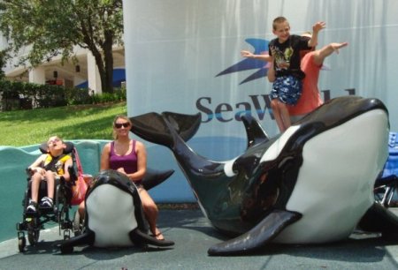 Blake surfin on Shamu makin it look easy