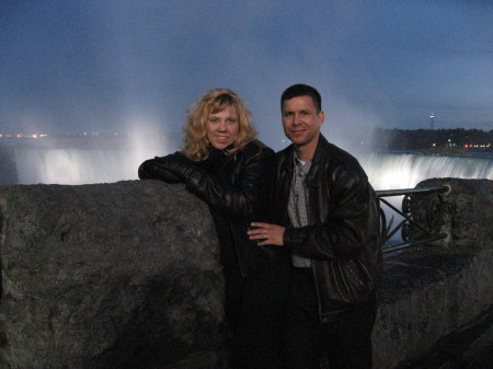 Debbie & me at Niagara Falls (2006)