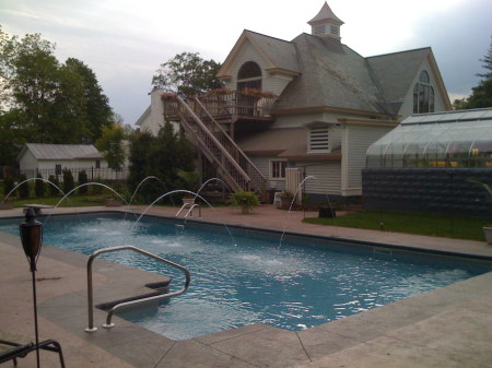 Guest Quarters/Pool