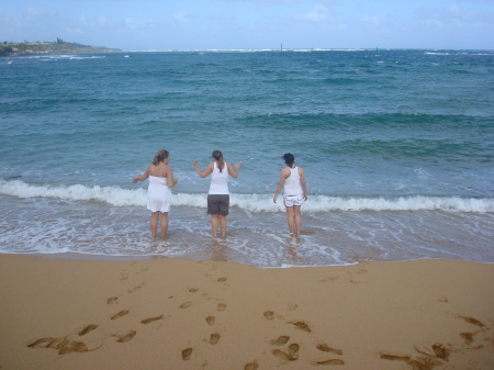girls in hawaii