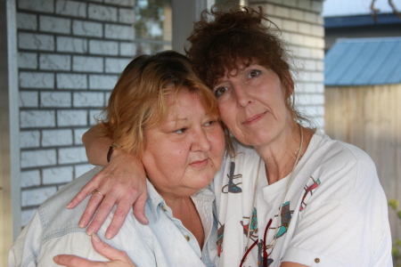 Wife Bonnie (r) and sister Robin (l)